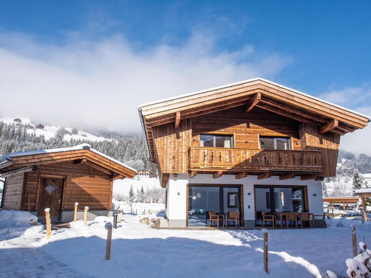 Apartment In Wald Im Pinzgau With A Carport ภายนอก รูปภาพ
