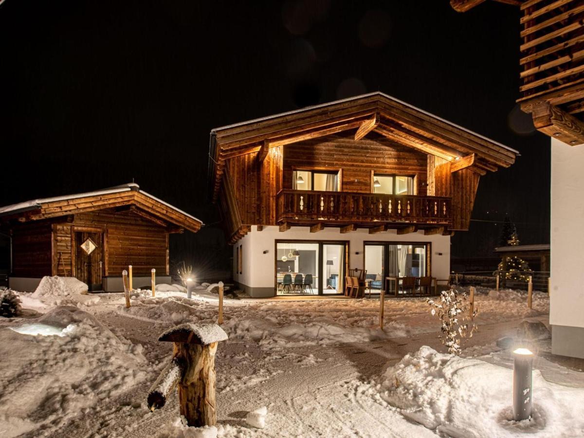 Apartment In Wald Im Pinzgau With A Carport ภายนอก รูปภาพ
