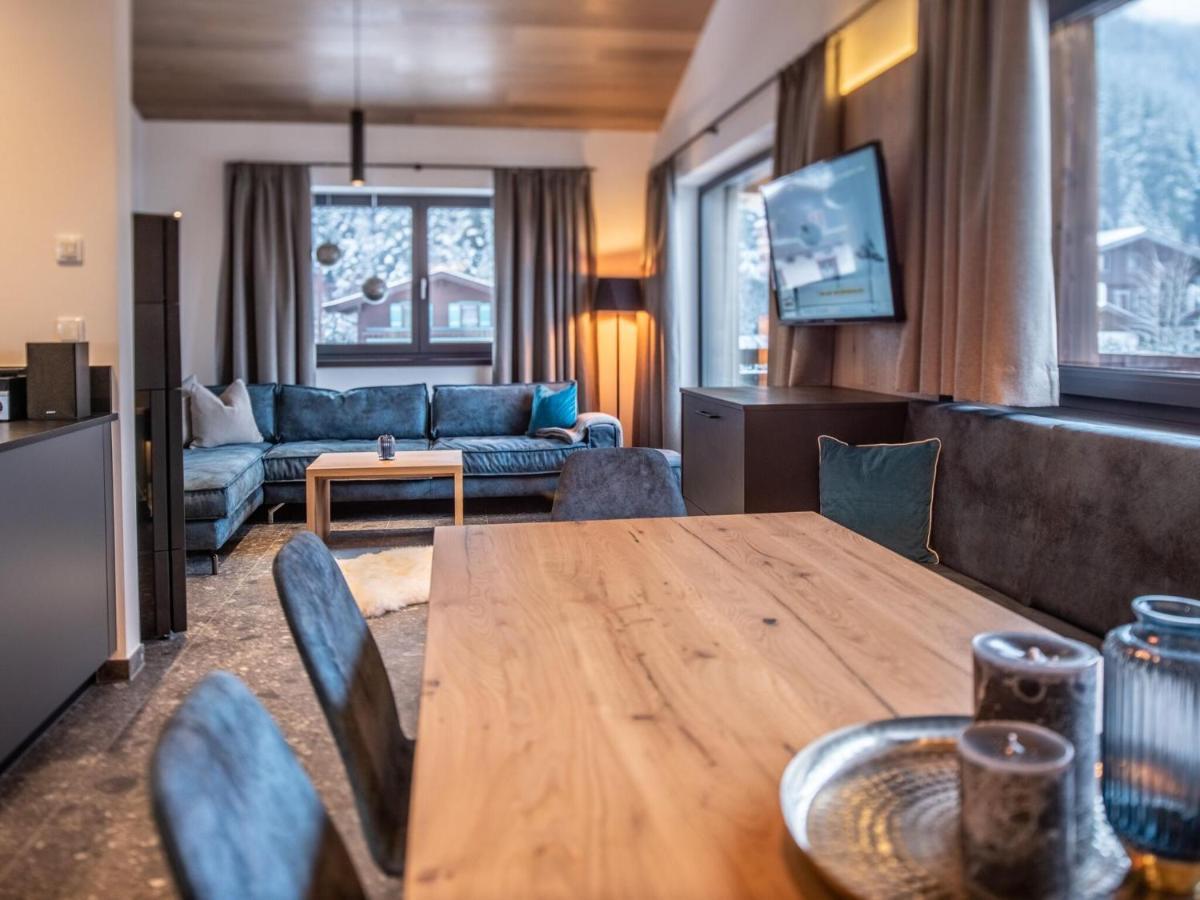 Apartment In Wald Im Pinzgau With A Carport ภายนอก รูปภาพ