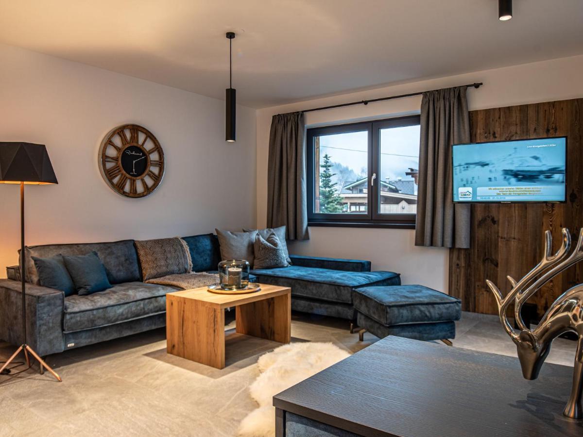 Apartment In Wald Im Pinzgau With A Carport ภายนอก รูปภาพ