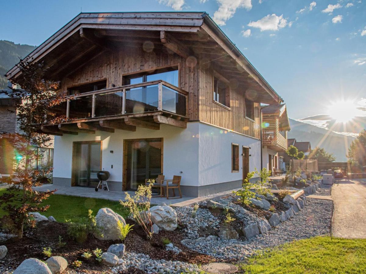 Apartment In Wald Im Pinzgau With A Carport ภายนอก รูปภาพ