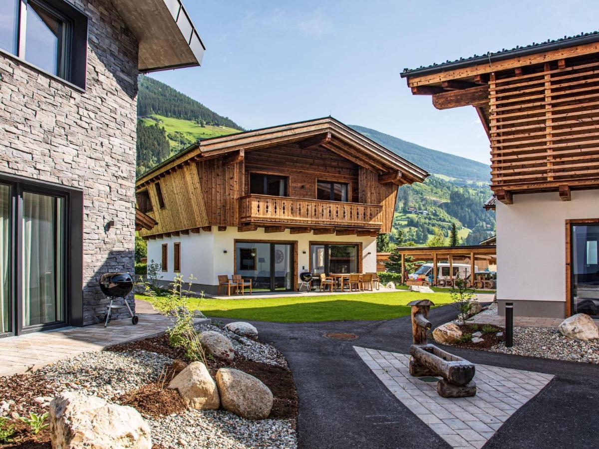 Apartment In Wald Im Pinzgau With A Carport ภายนอก รูปภาพ