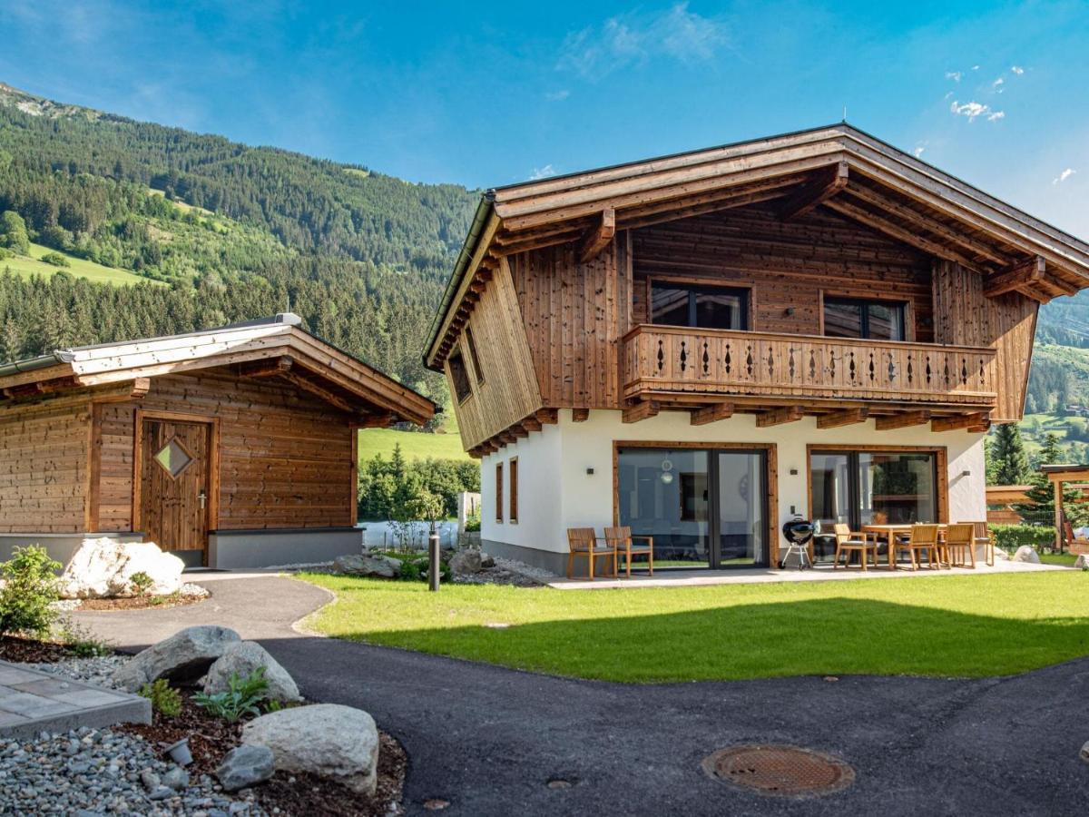 Apartment In Wald Im Pinzgau With A Carport ภายนอก รูปภาพ