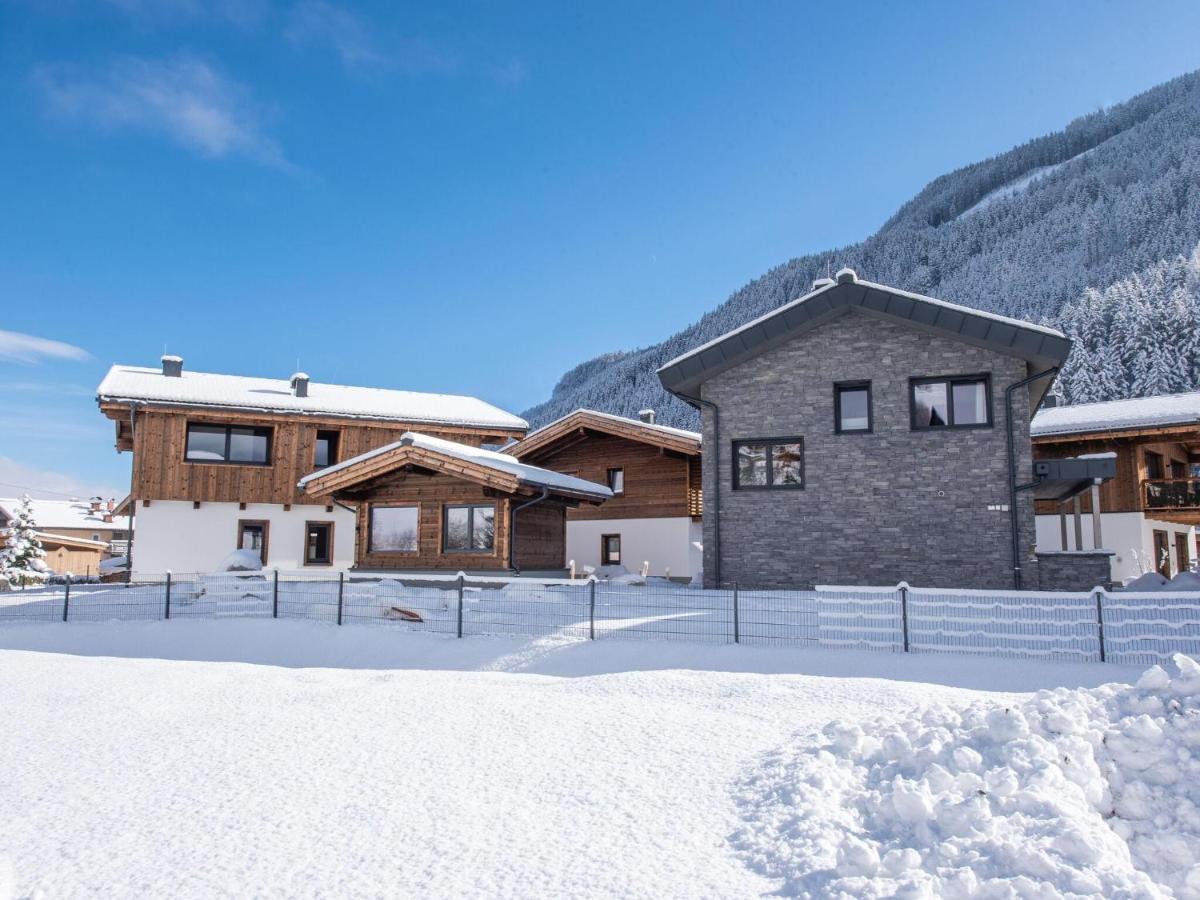 Apartment In Wald Im Pinzgau With A Carport ภายนอก รูปภาพ