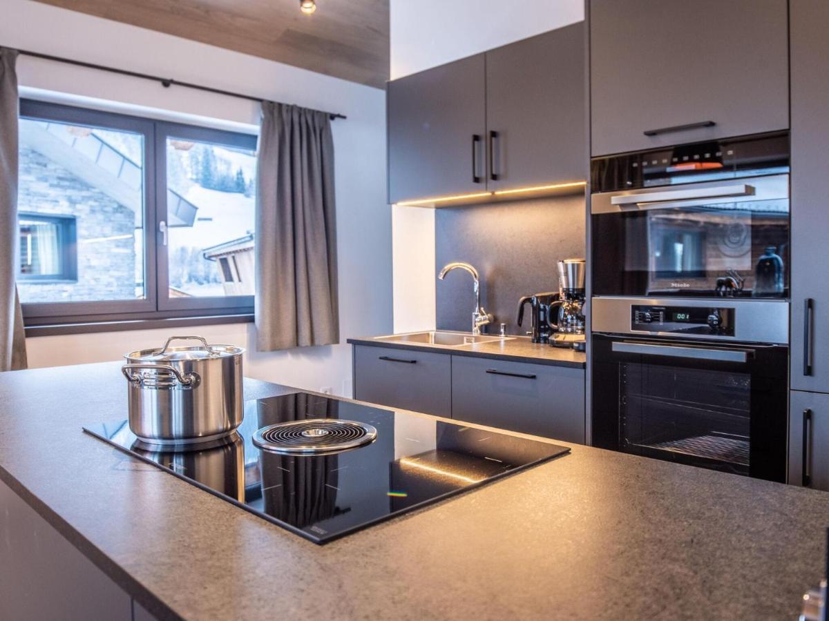 Apartment In Wald Im Pinzgau With A Carport ภายนอก รูปภาพ