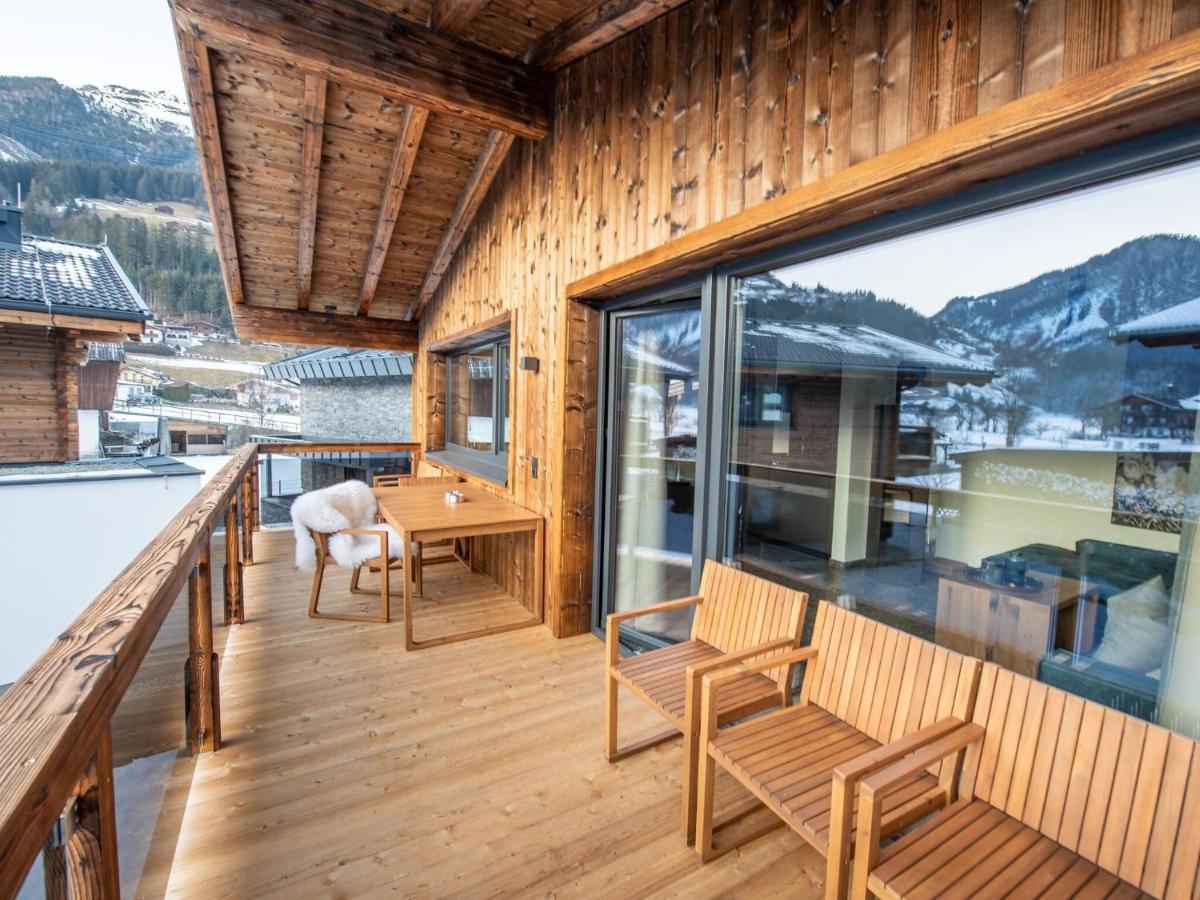 Apartment In Wald Im Pinzgau With A Carport ภายนอก รูปภาพ