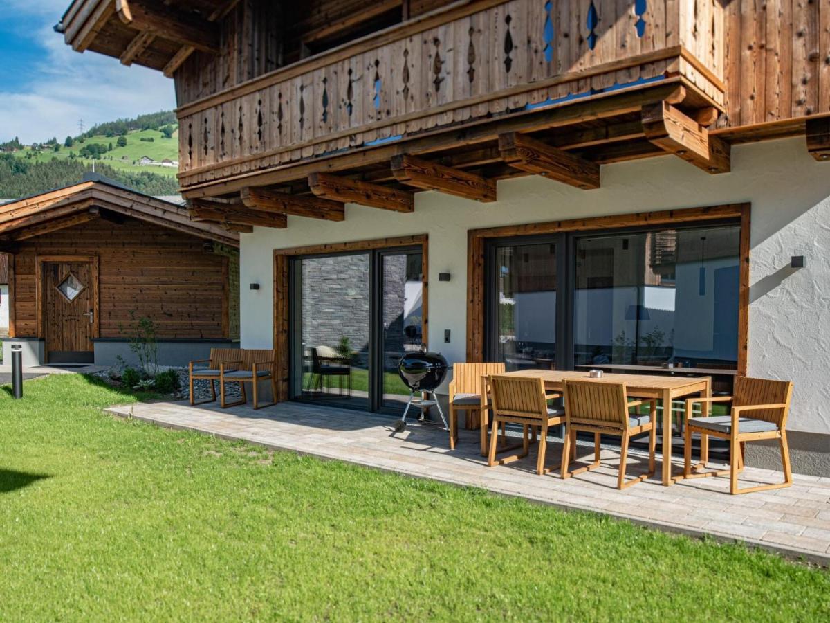 Apartment In Wald Im Pinzgau With A Carport ภายนอก รูปภาพ